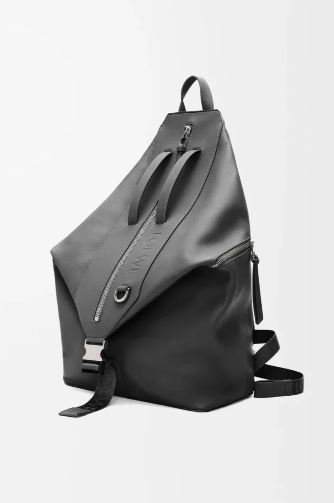 Zaino convertibile in classica pelle di vitello Nero Zaino convertibile in classica pelle di vitello Nero
